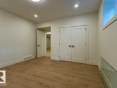 12306 39 AV NW photo 58