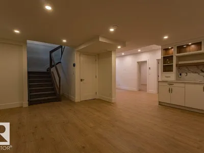 12306 39 AV NW photo 60