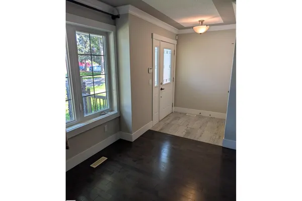 10711 70 AV NW photo 2