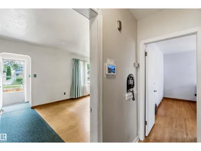 11710 94 Street NW photo 22
