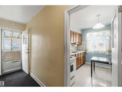 11710 94 Street NW photo 21