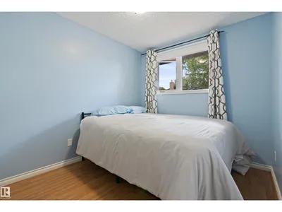 6163 38 AV NW photo 17