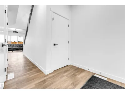 1336 11 AV NW photo 19