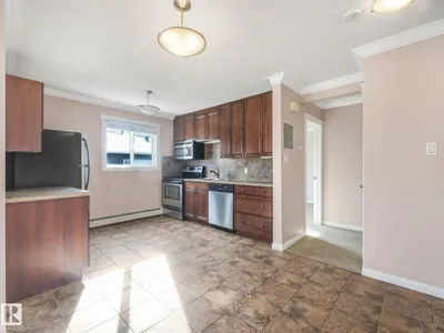 #15 10724 115 ST NW photo 11