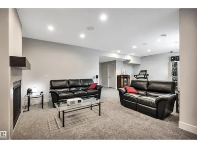 6 ELISE PL photo 39