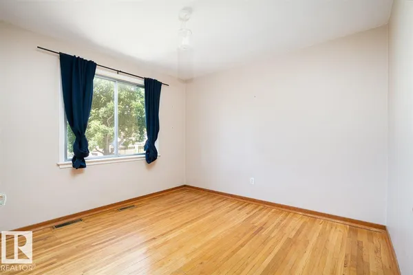 11730 125 ST NW photo 2