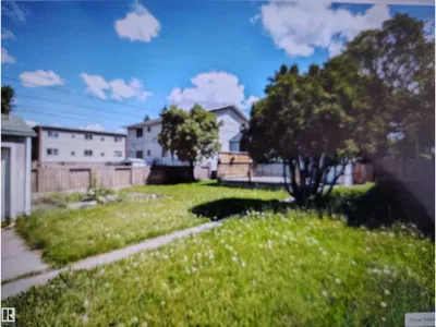11730 125 ST NW photo 14