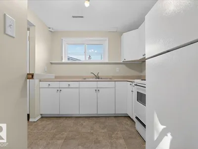 16206 79A AV NW photo 29