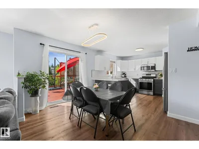 4532 210 ST NW photo 17