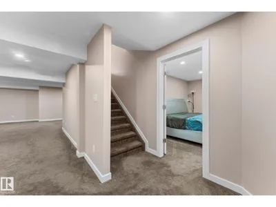 4532 210 ST NW photo 38