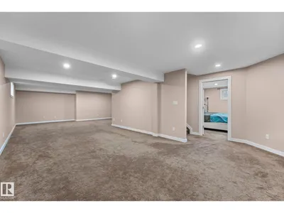4532 210 ST NW photo 39