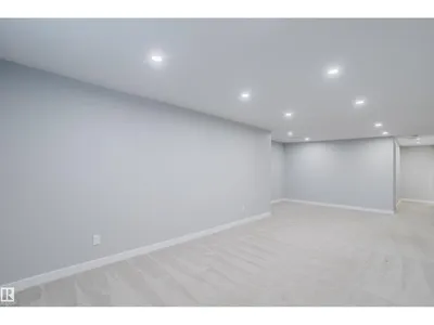 4708 106 AV NW photo 28