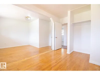 6804 102A AV NW photo 15