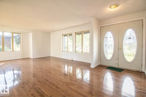 6804 102A AV NW photo 3