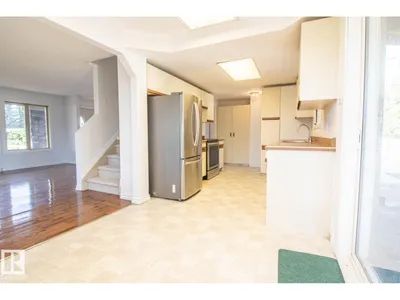 6804 102A AV NW photo 7