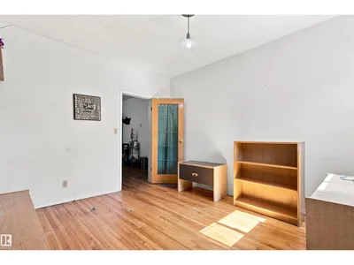 11111 81 AV NW photo 10