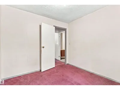 11111 81 AV NW photo 15