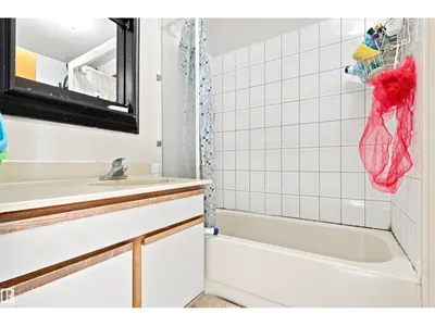 11111 81 AV NW photo 18