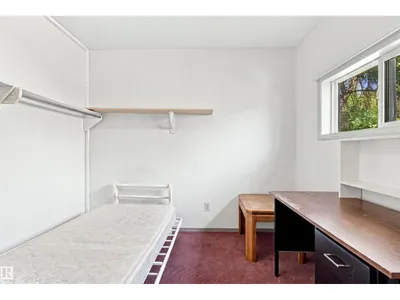 11111 81 AV NW photo 22