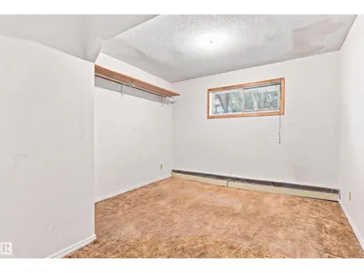 11111 81 AV NW photo 28