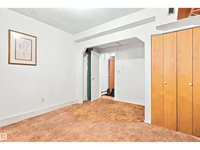 11111 81 AV NW photo 29