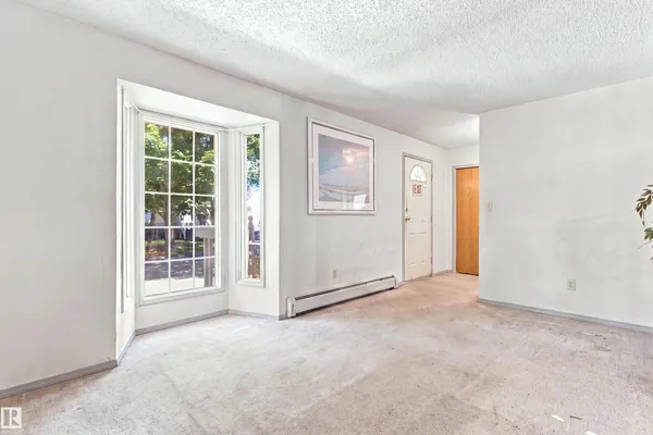 11111 81 AV NW photo 3