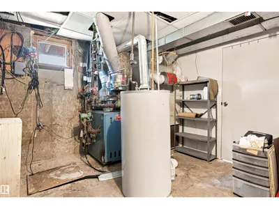 11111 81 AV NW photo 35