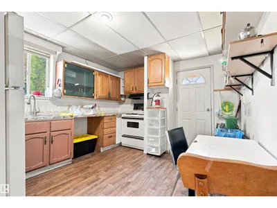 11111 81 AV NW photo 54