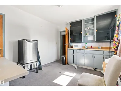 11111 81 AV NW photo 59