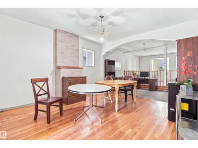11111 81 AV NW photo 6