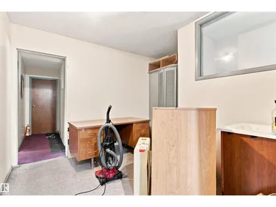 11111 81 AV NW photo 60