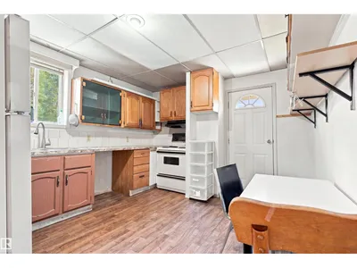 11111 81 AV NW photo 7