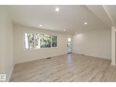21 SHERIDAN DR photo 13