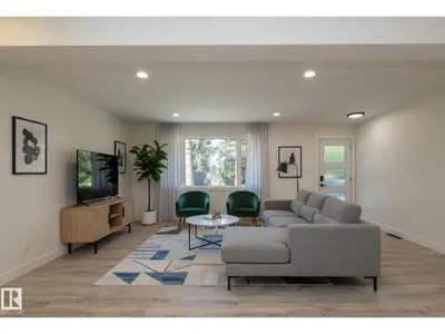 21 SHERIDAN DR photo 4