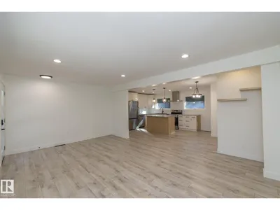 21 SHERIDAN DR photo 16
