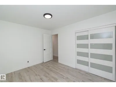 21 SHERIDAN DR photo 31