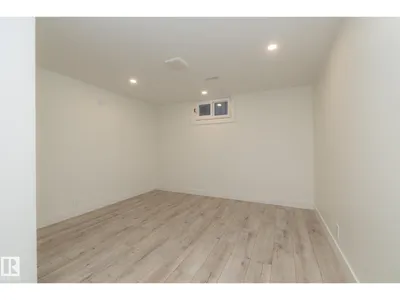 21 SHERIDAN DR photo 49