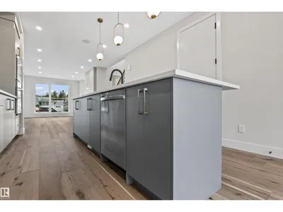 5606 105 AV NW photo 13