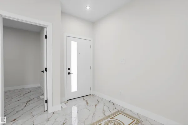 220 21 ST SW photo 3