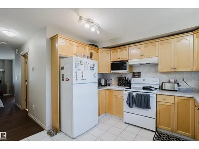 10334 161 ST NW photo 12