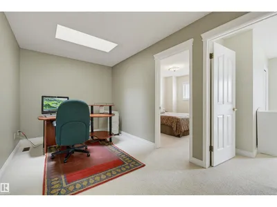 11107 98 AV NW photo 21