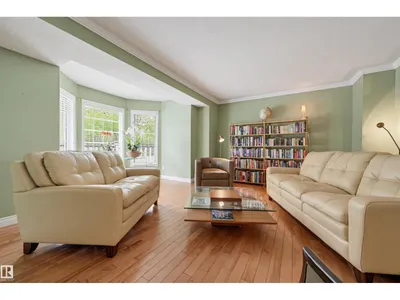 11107 98 AV NW photo 4