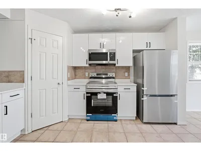 #84 8304 11 AV SW photo 11