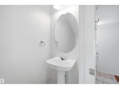 #84 8304 11 AV SW photo 13