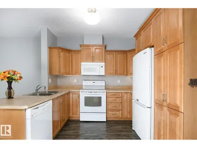 #314 9820 165 ST NW photo 5