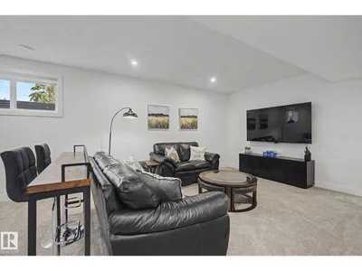 14711 88 AV NW photo 35