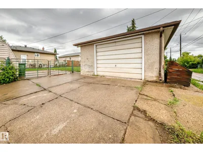 7307 76 ST NW photo 30