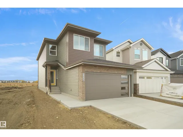 4392 Clayton WY SW, Edmonton