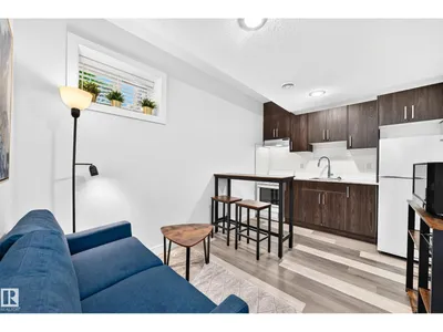 7513 89 ST NW photo 16