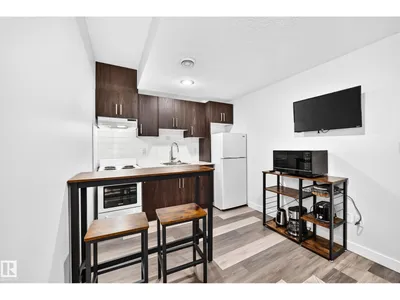 7513 89 ST NW photo 17